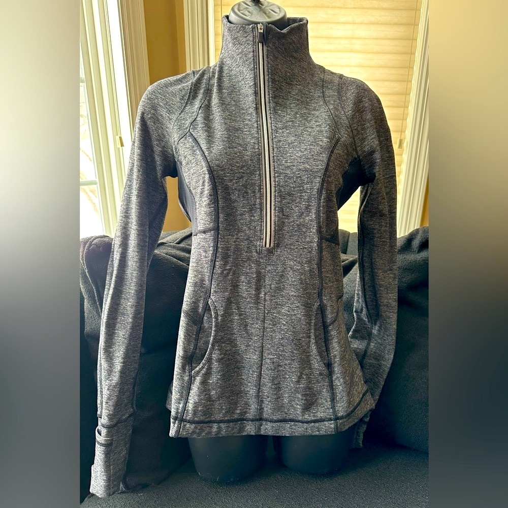 ✨ Lululemon gray zip‑front long-sleeve with thumbholes, form‑fitting, size small